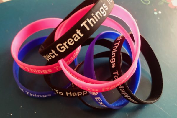 Expect Great Things To Happen wristbands)